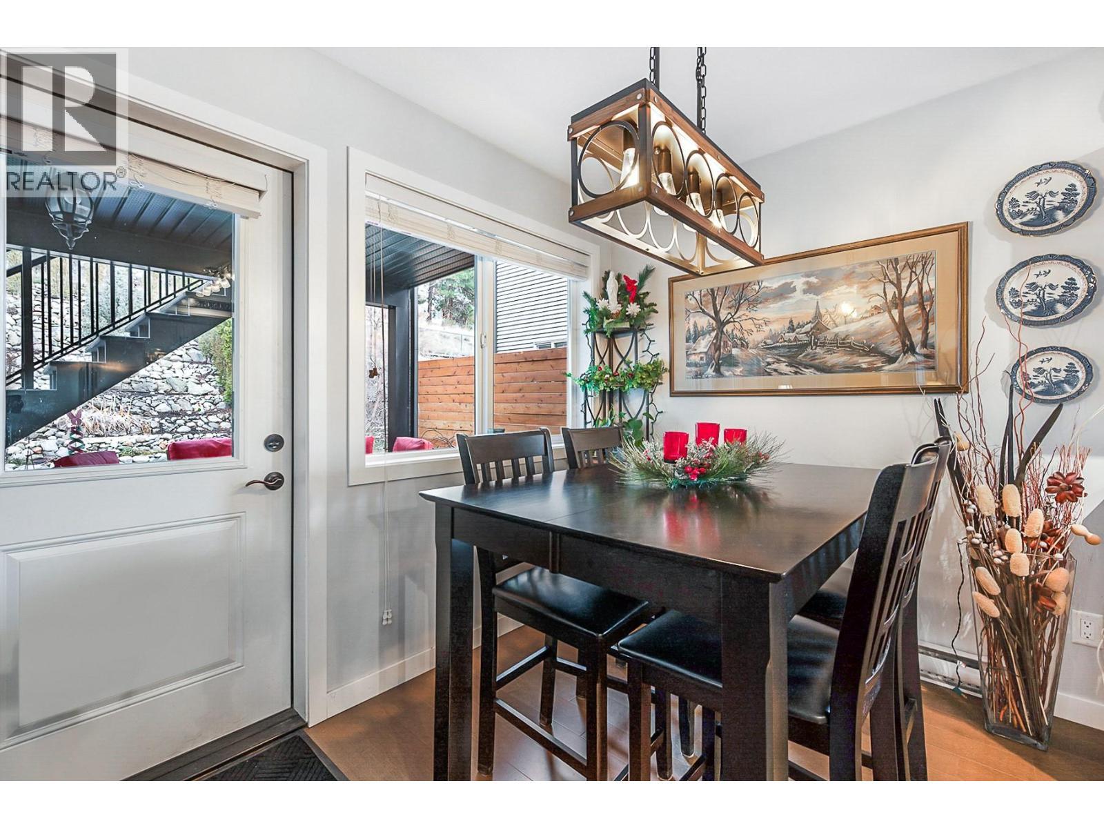 3166 Mustang Court, Kelowna, BC - Indoor Photo Showing Dining Room