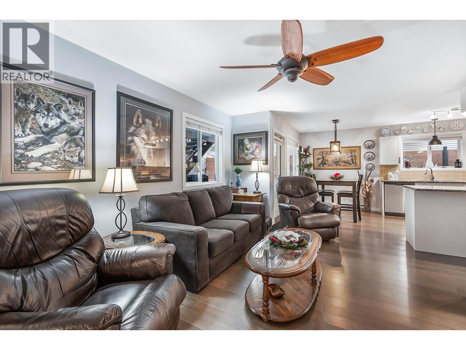 3166 Mustang Court, Kelowna, BC - Indoor Photo Showing Living Room