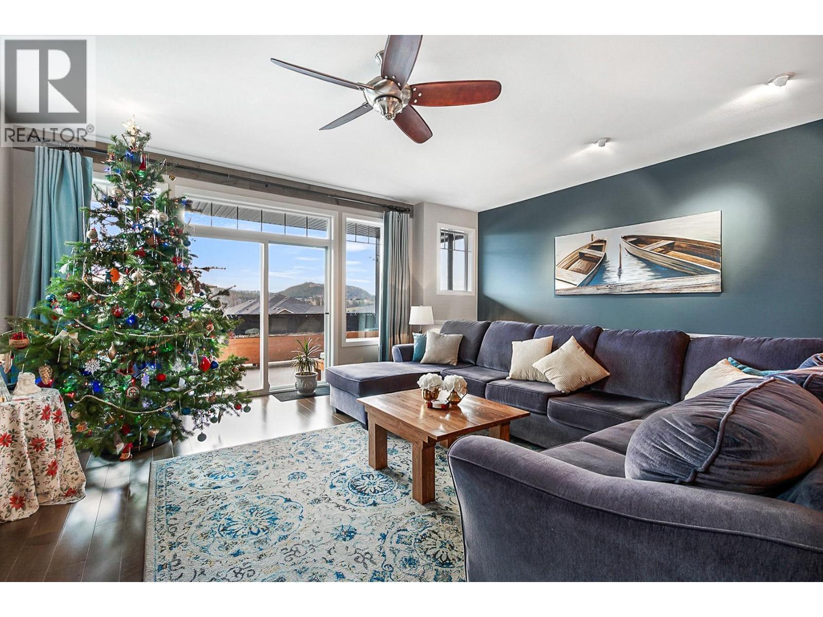 3166 Mustang Court, Kelowna, BC - Indoor Photo Showing Living Room