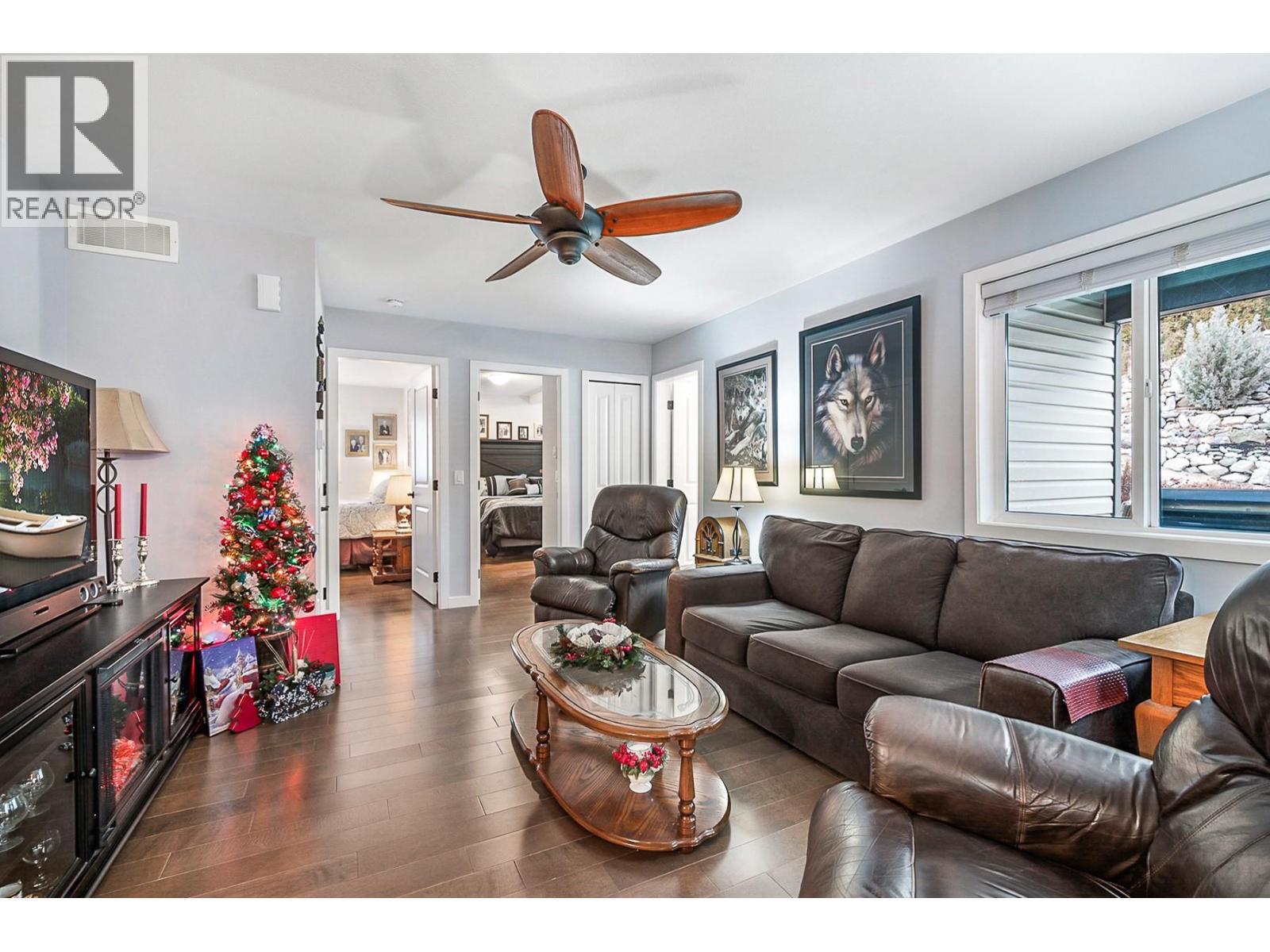 3166 Mustang Court, Kelowna, BC - Indoor Photo Showing Living Room