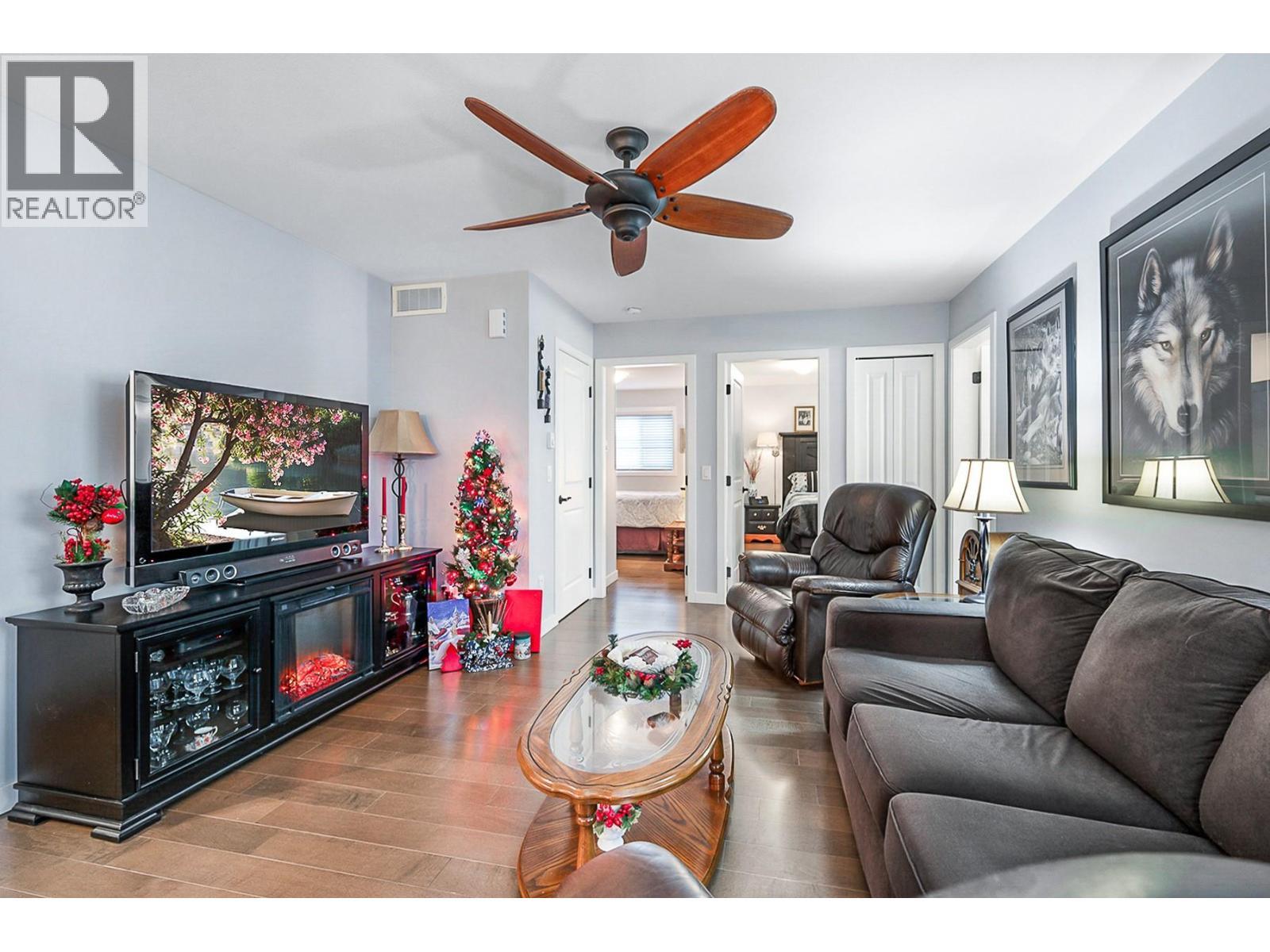 3166 Mustang Court, Kelowna, BC - Indoor Photo Showing Living Room