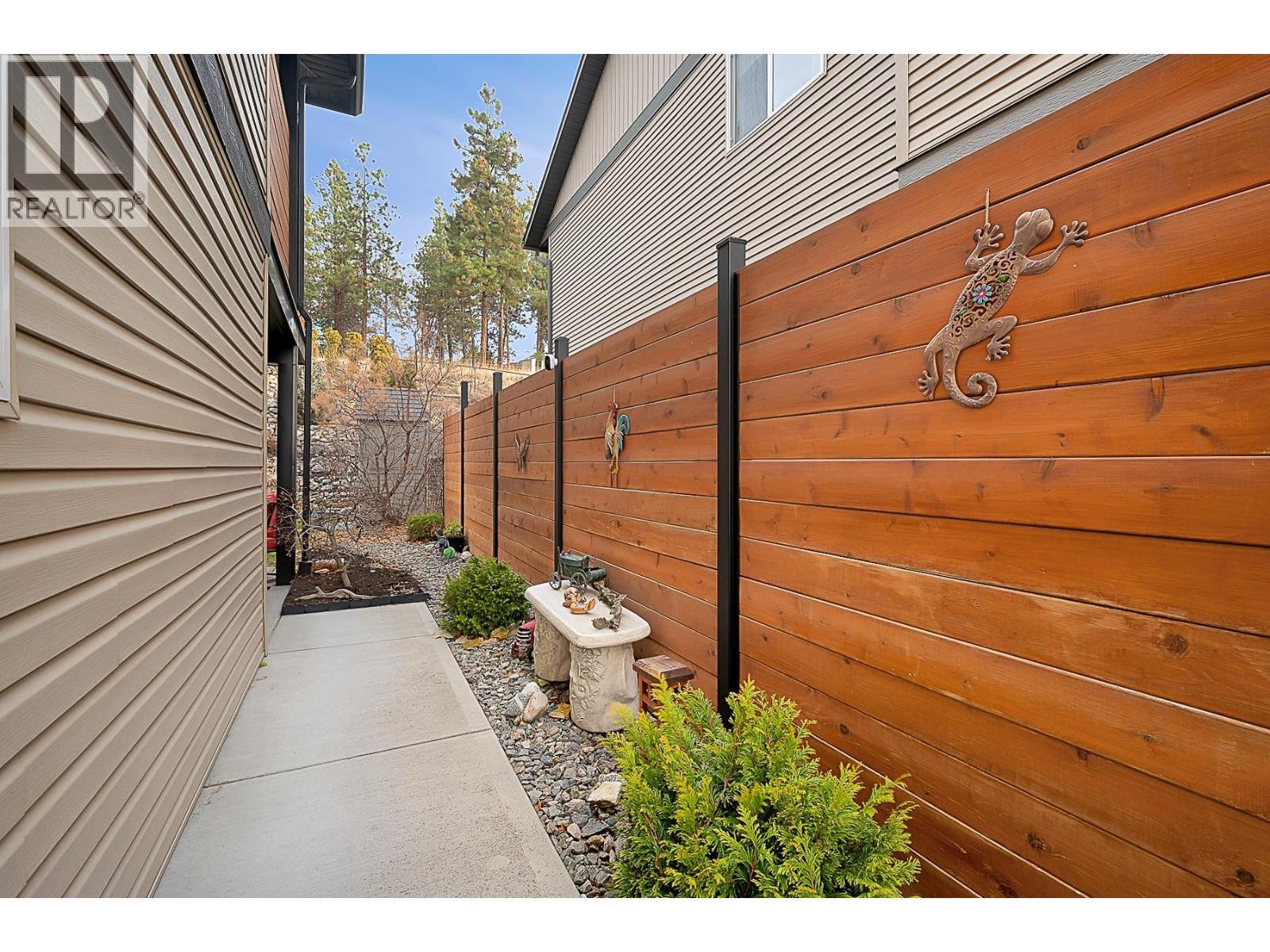 3166 Mustang Court, Kelowna, BC - Outdoor With Exterior