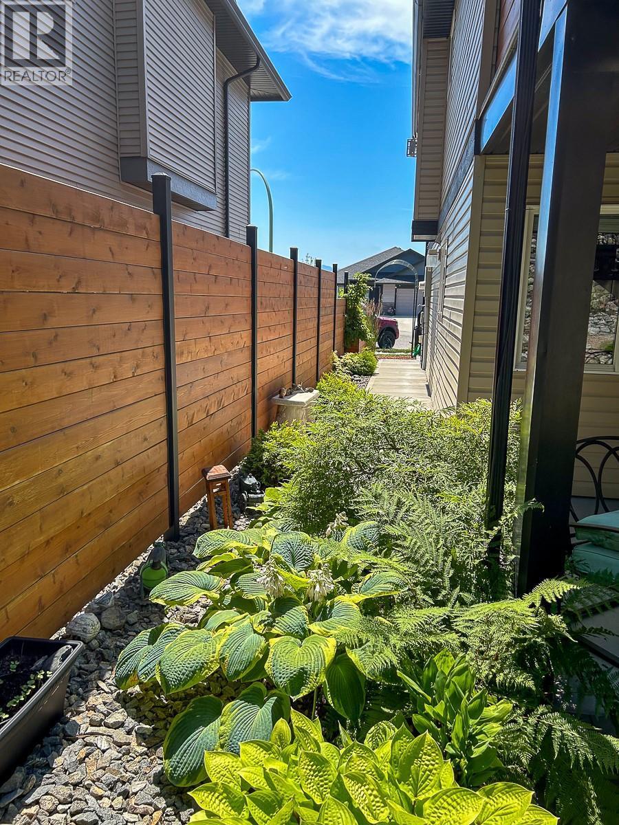 3166 Mustang Court, Kelowna, BC - Outdoor With Exterior