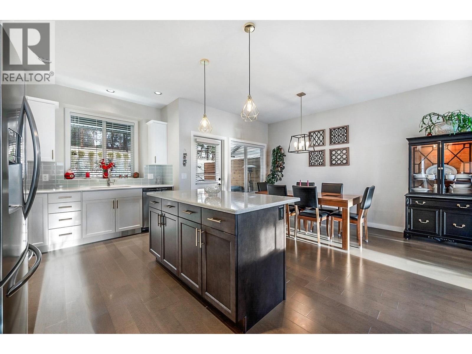 3166 Mustang Court, Kelowna, BC - Indoor Photo Showing Kitchen With Upgraded Kitchen
