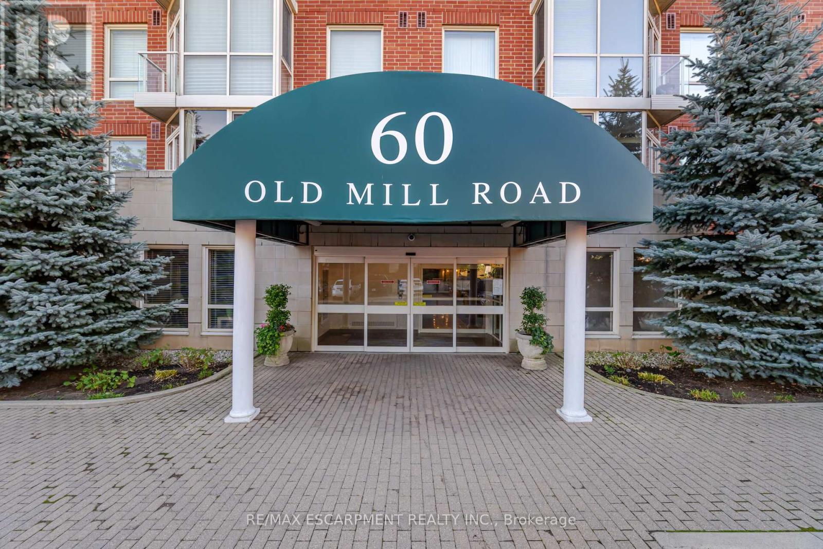 Gla1 - 60 Old Mill Road, Oakville, ON - Outdoor