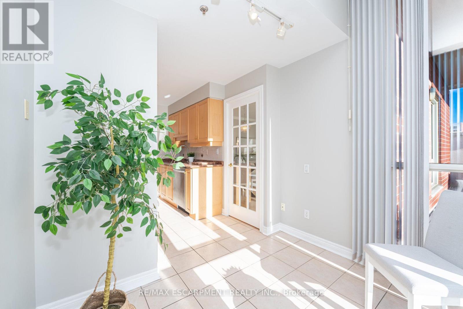 Gla1 - 60 Old Mill Road, Oakville, ON -