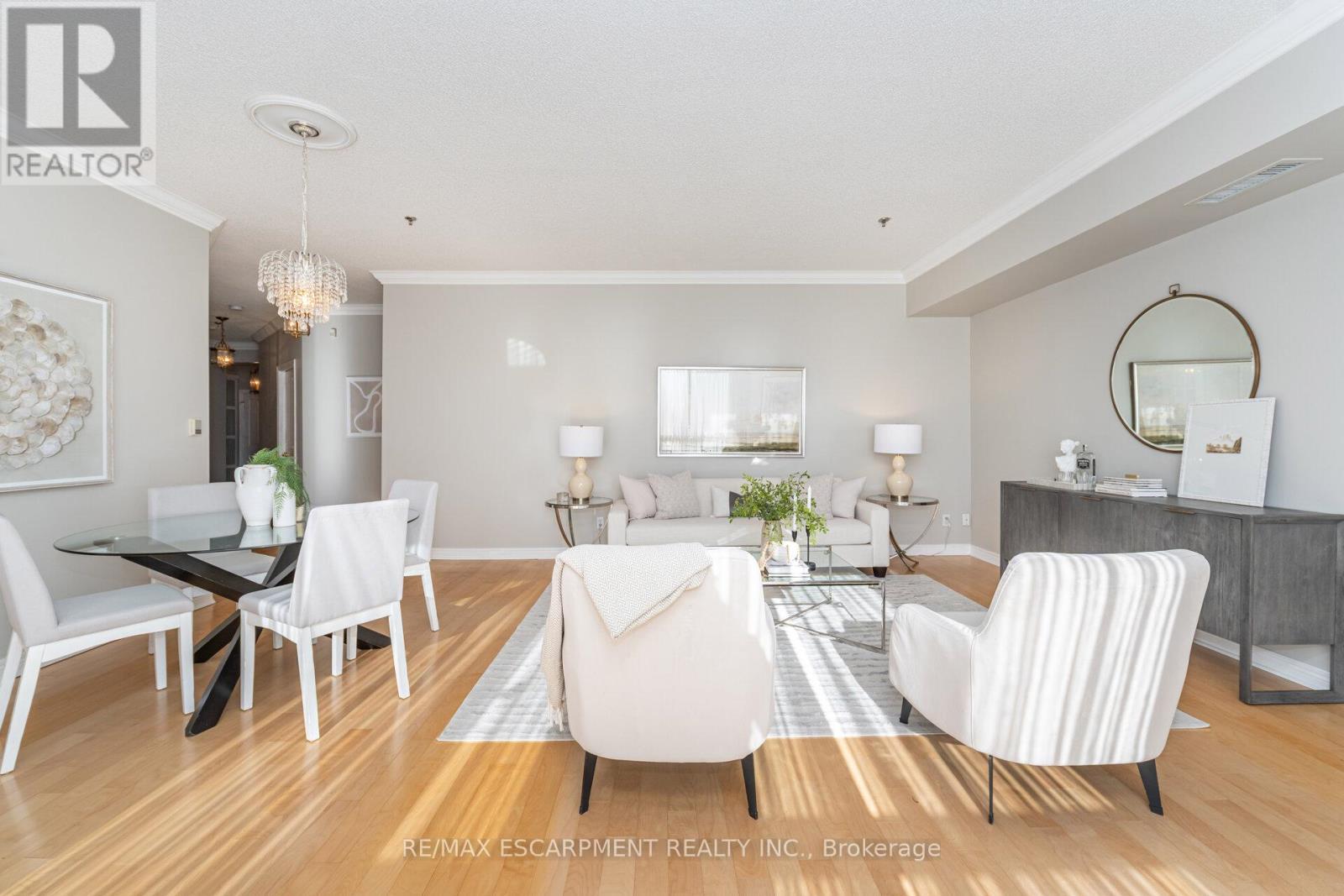 Gla1 - 60 Old Mill Road, Oakville, ON - Indoor