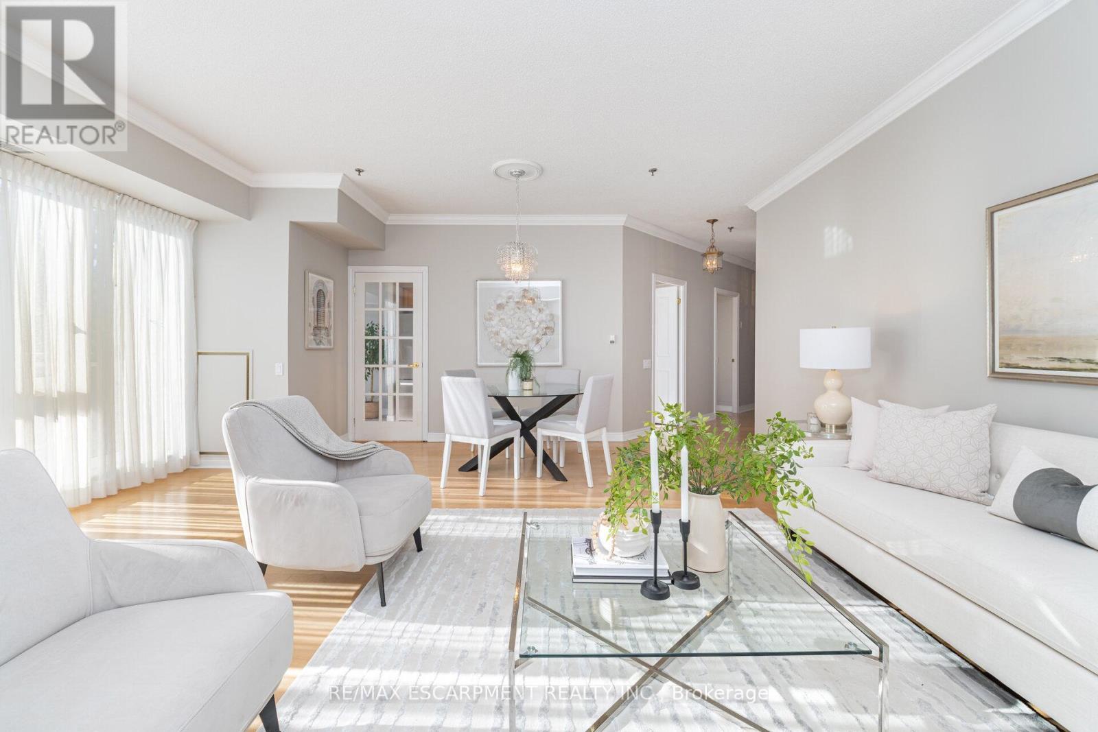 Gla1 - 60 Old Mill Road, Oakville, ON - Indoor Photo Showing Living Room