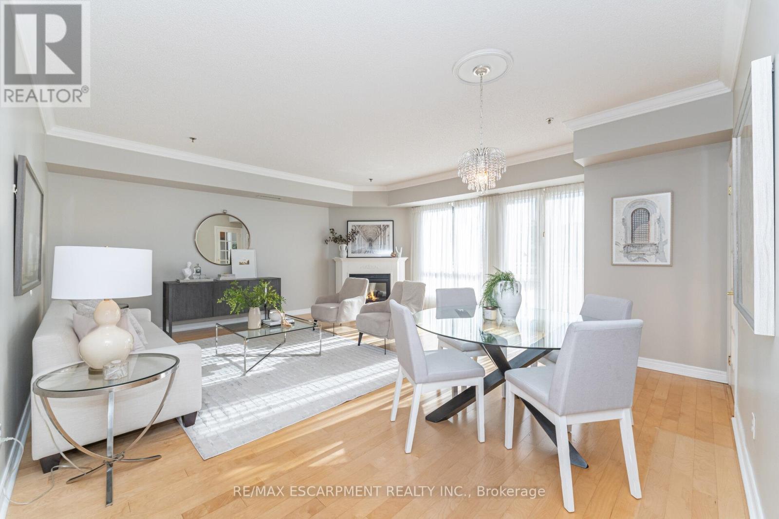 Gla1 - 60 Old Mill Road, Oakville, ON - Indoor Photo Showing Dining Room