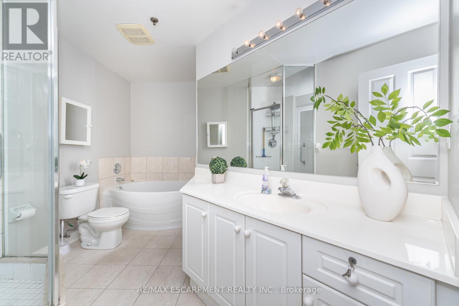 Gla1 - 60 Old Mill Road, Oakville, ON - Indoor Photo Showing Bathroom