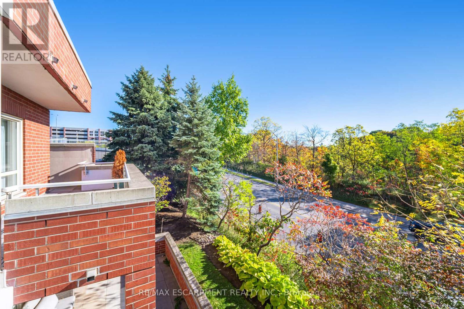 Gla1 - 60 Old Mill Road, Oakville, ON - Outdoor