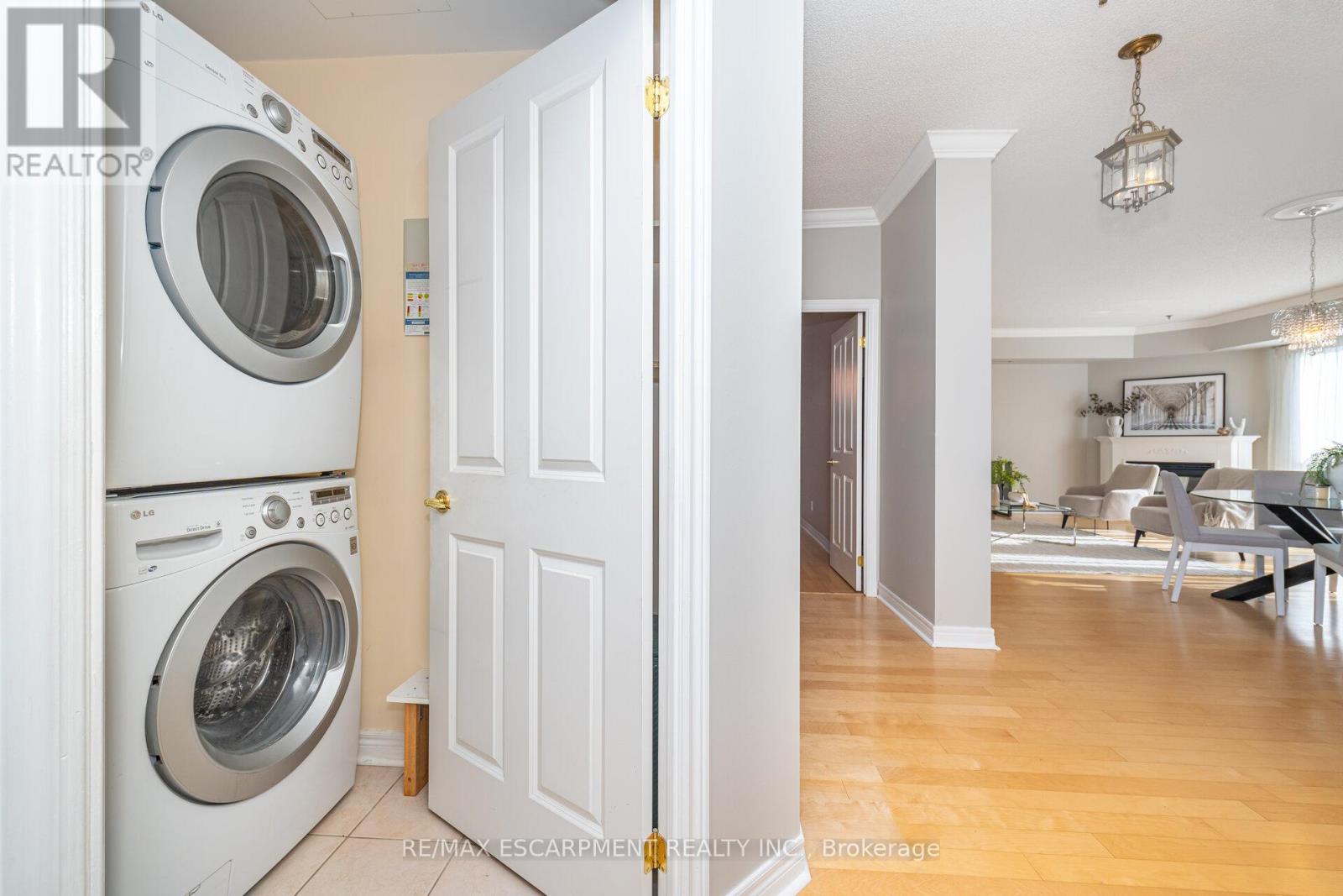 Gla1 - 60 Old Mill Road, Oakville, ON - Indoor Photo Showing Laundry Room