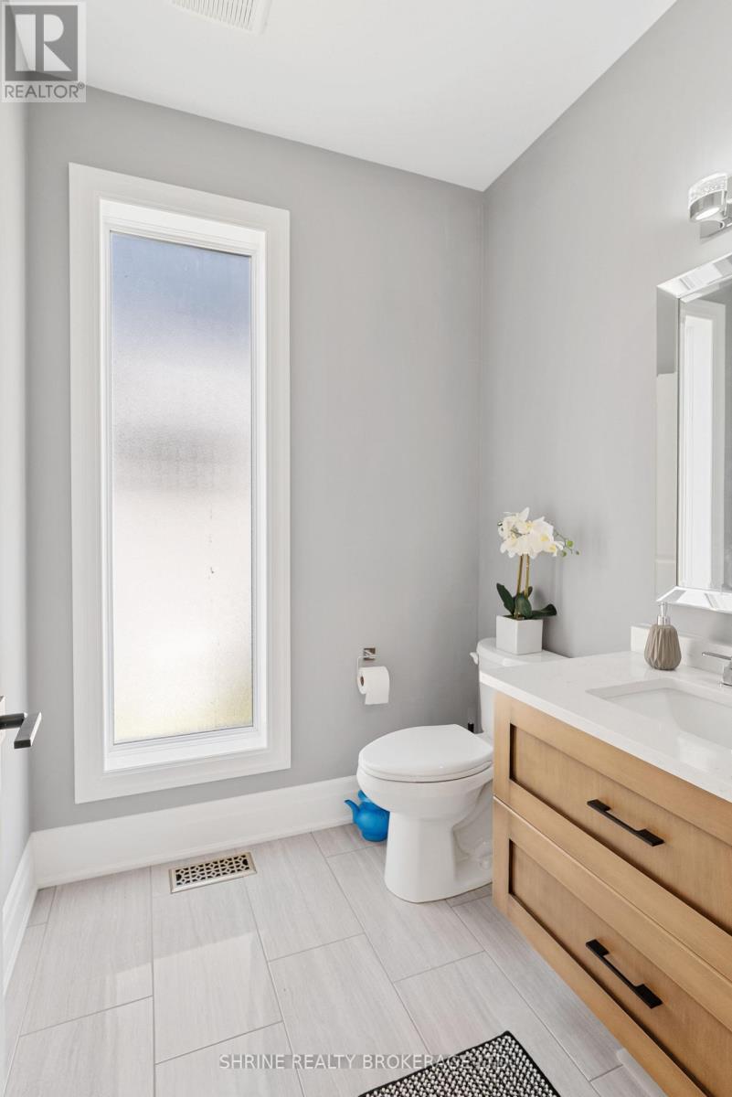 957 Holtby Court, London North (North E), ON - Indoor Photo Showing Bathroom