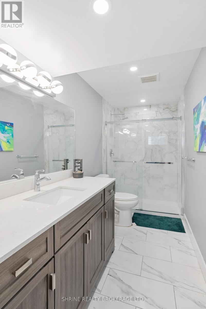 957 Holtby Court, London North (North E), ON - Indoor Photo Showing Bathroom