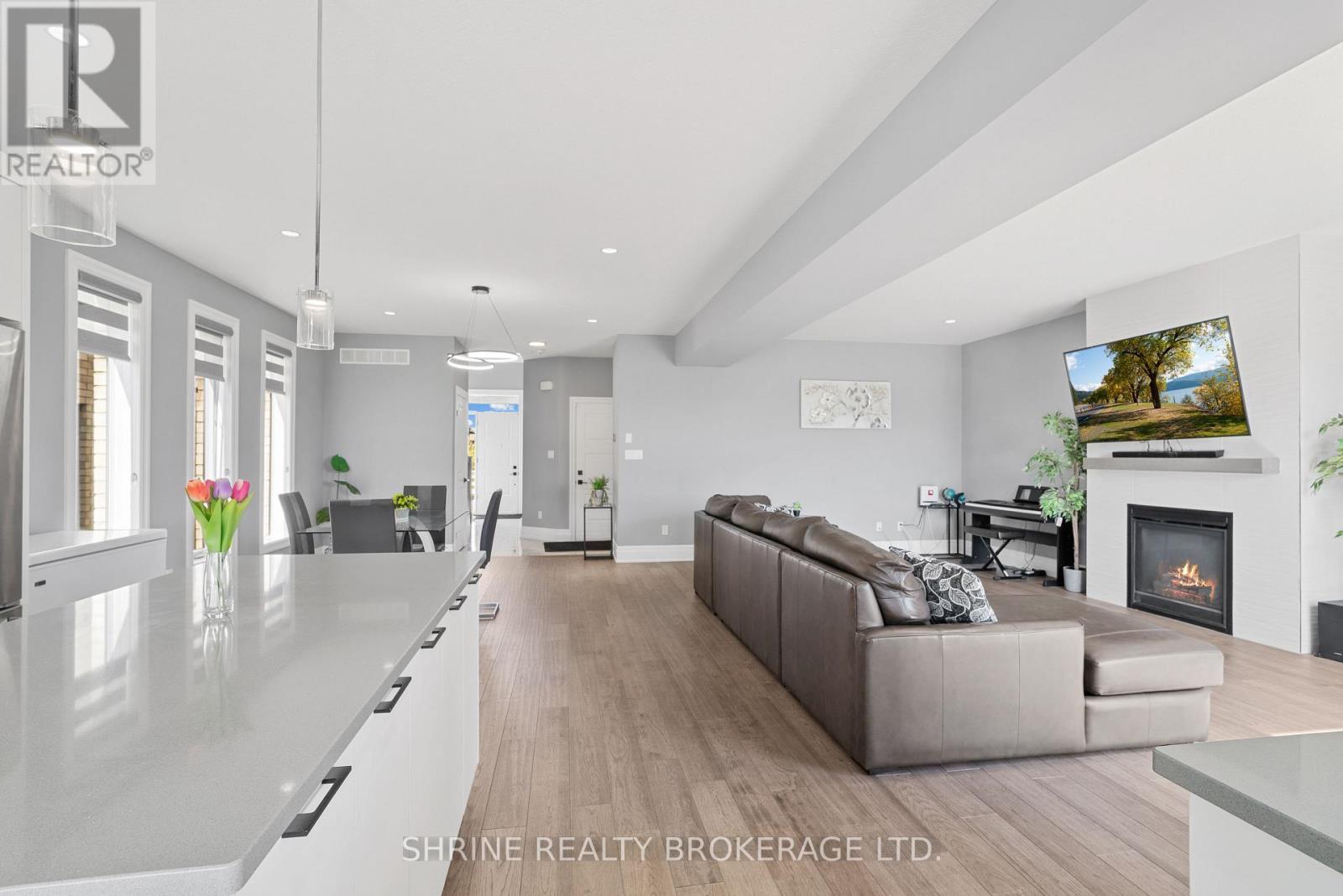 957 Holtby Court, London North (North E), ON - Indoor Photo Showing Living Room With Fireplace