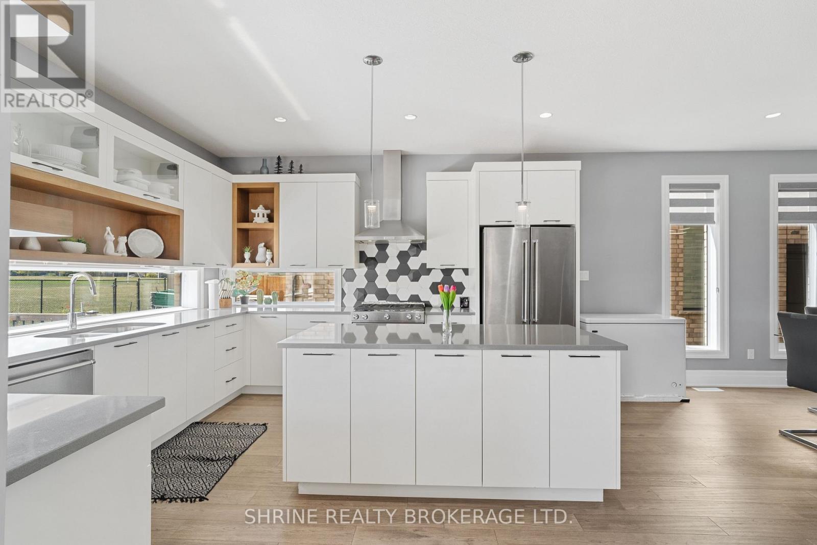 957 Holtby Court, London North (North E), ON - Indoor Photo Showing Kitchen With Upgraded Kitchen