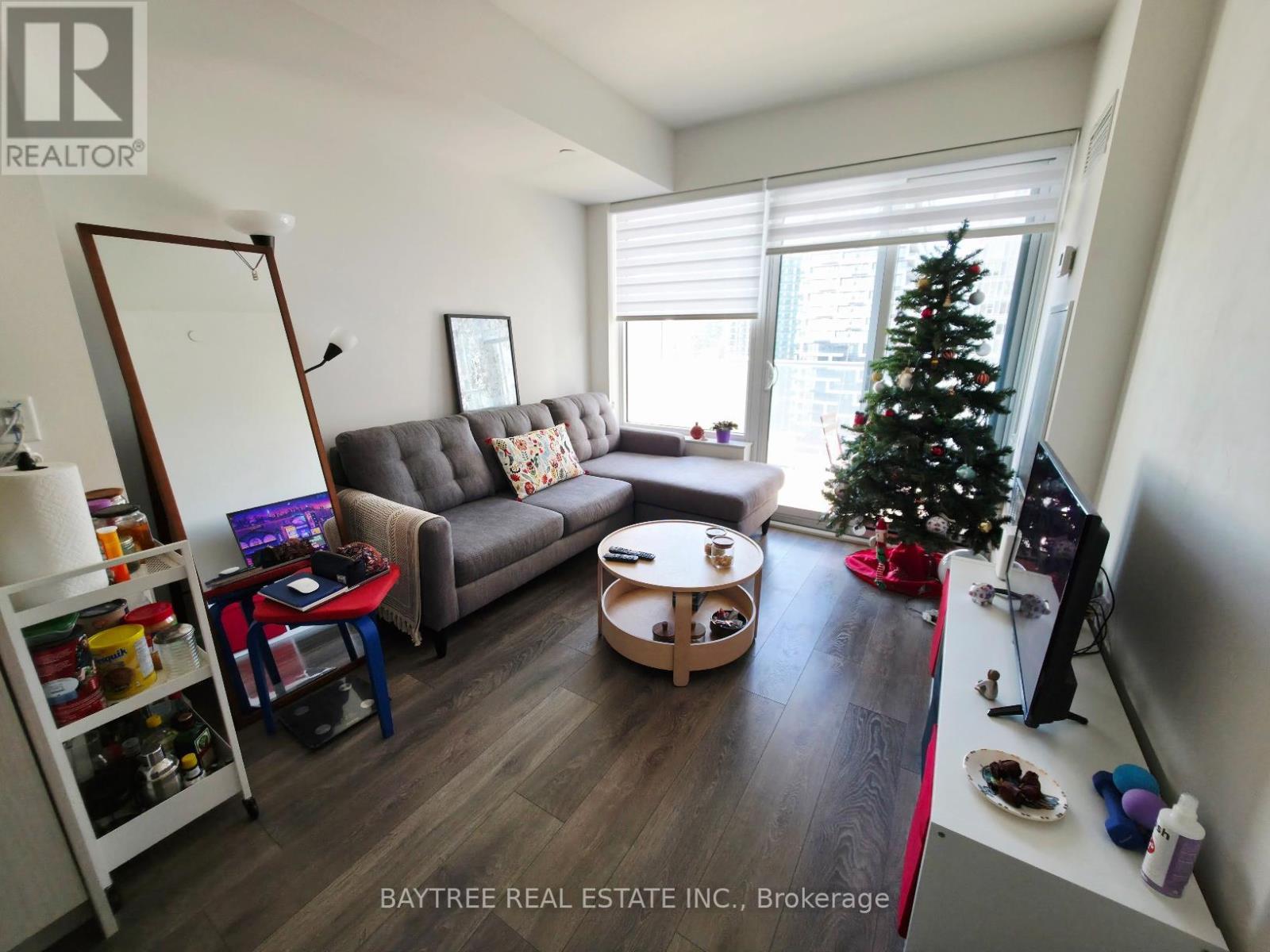 1911 - 195 Redpath Avenue, Toronto, ON - Indoor Photo Showing Living Room