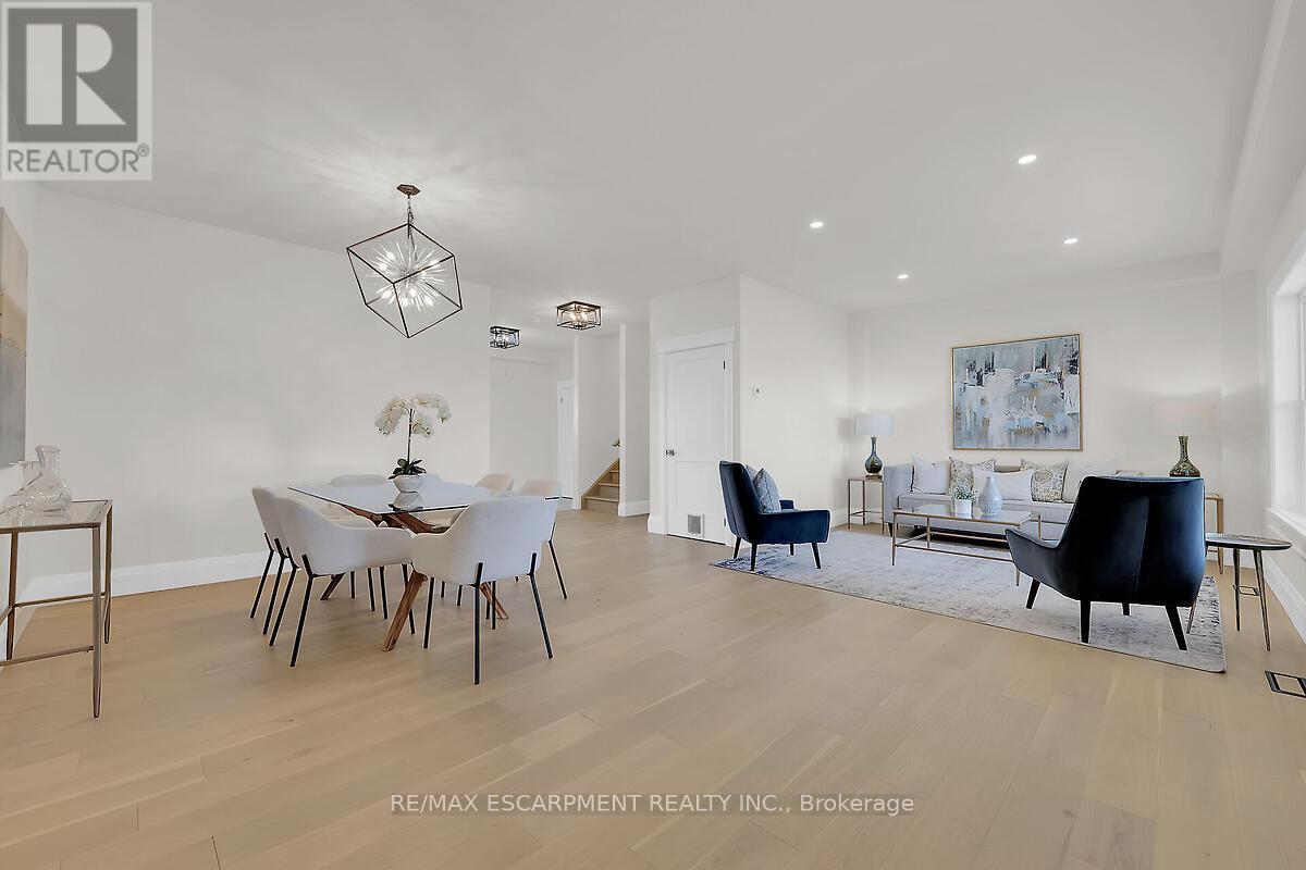 8184 Airport Road E, Hamilton, ON - Indoor Photo Showing Dining Room