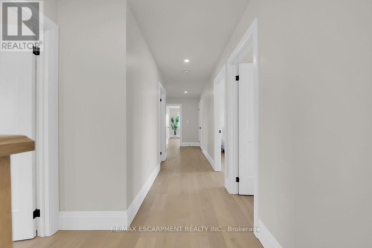 8184 Airport Road E, Hamilton, ON - Indoor Photo Showing Other Room