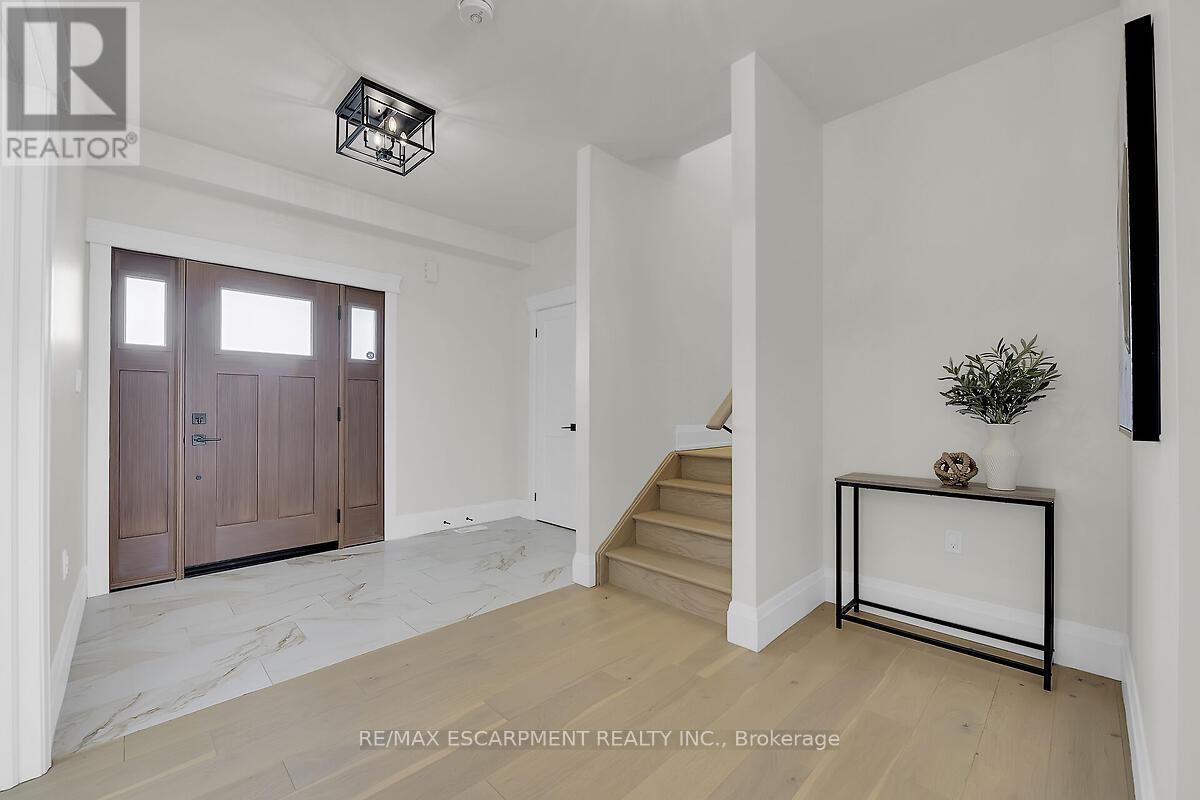 8184 Airport Road E, Hamilton, ON - Indoor Photo Showing Other Room