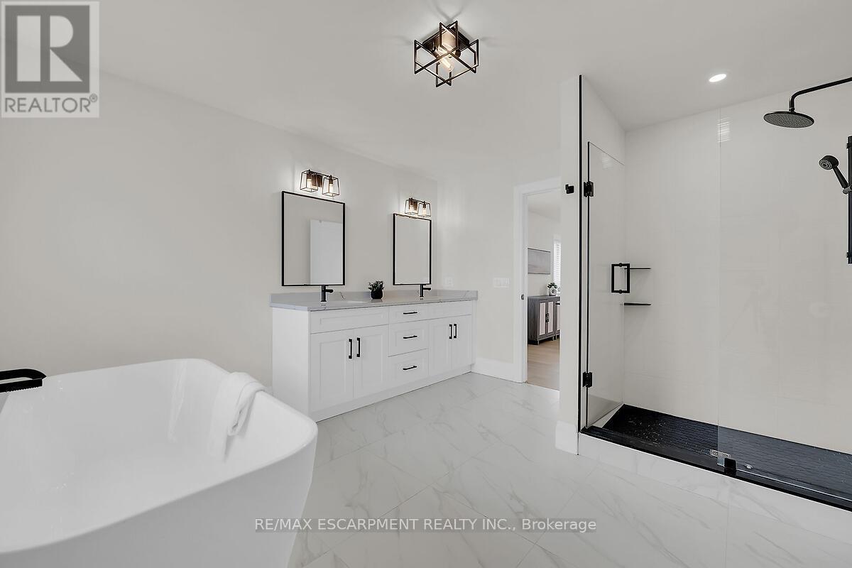 8184 Airport Road E, Hamilton, ON - Indoor