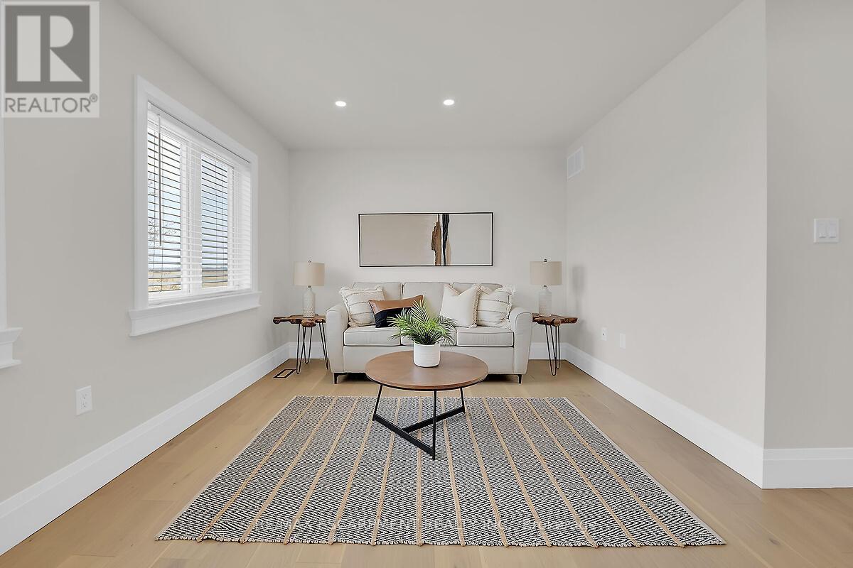 8184 Airport Road E, Hamilton, ON - Indoor Photo Showing Living Room