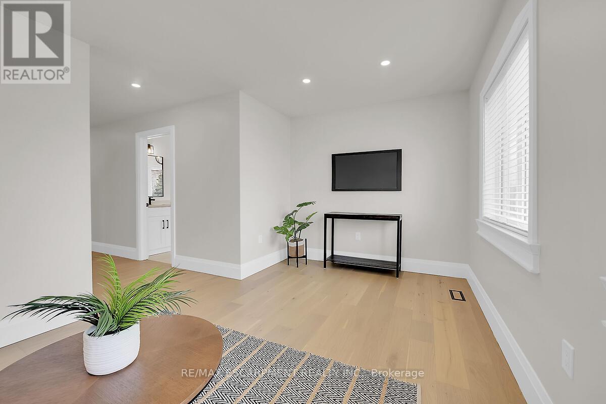 8184 Airport Road E, Hamilton, ON - Indoor Photo Showing Other Room