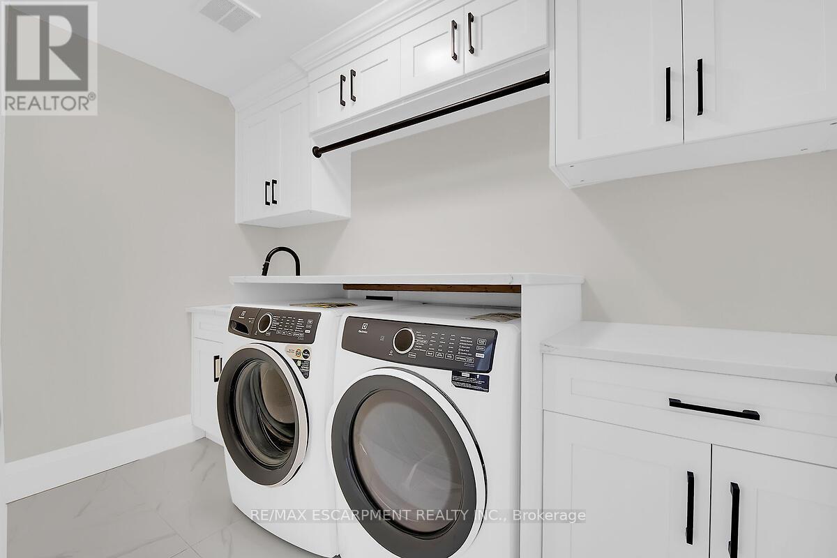 8184 Airport Road E, Hamilton, ON - Indoor Photo Showing Laundry Room