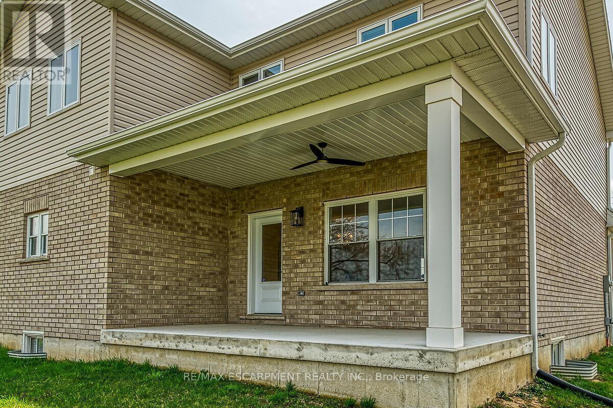 8184 Airport Road E, Hamilton, ON - Outdoor