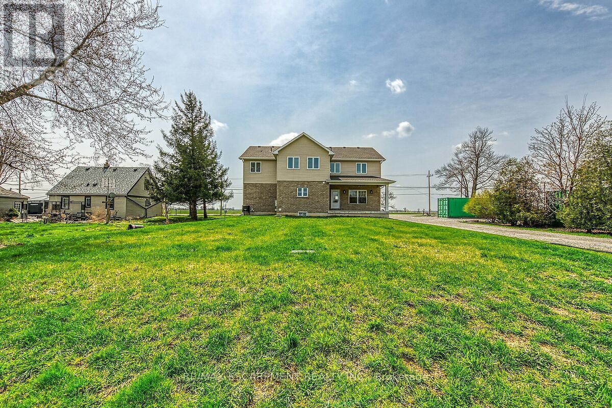 8184 Airport Road E, Hamilton, ON - Outdoor