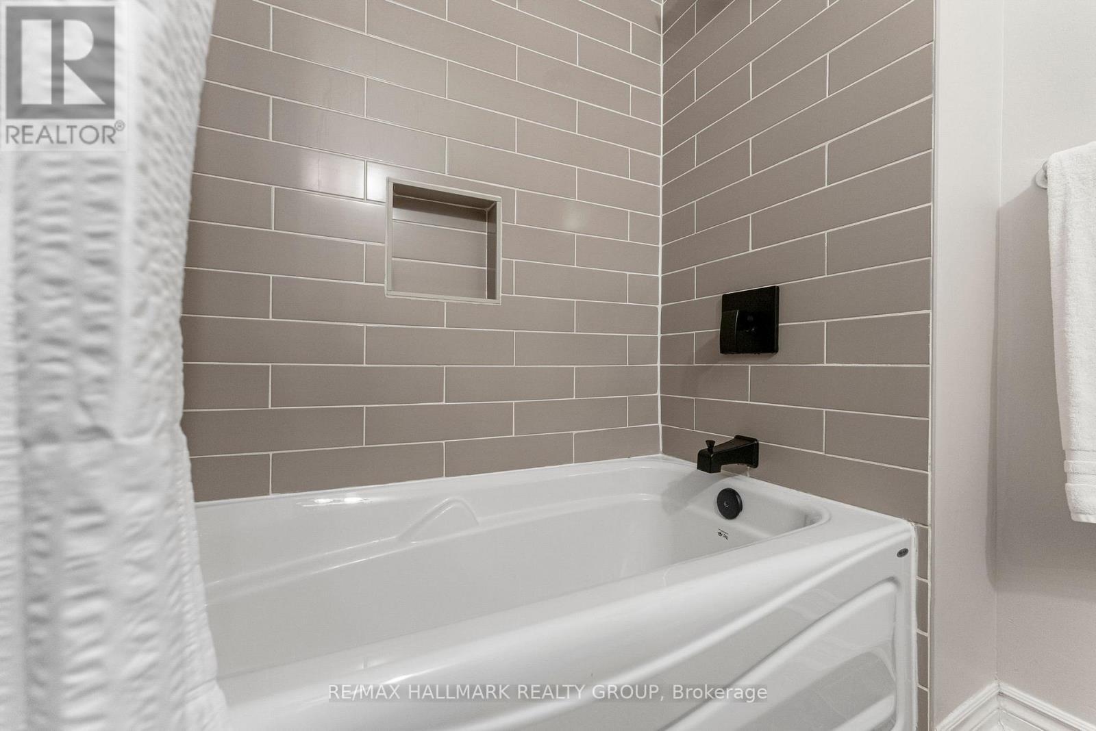 62 Whalings Circle, Ottawa, ON - Indoor Photo Showing Bathroom