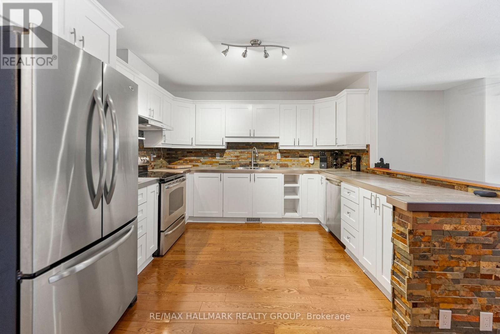 62 Whalings Circle, Ottawa, ON - Indoor Photo Showing Kitchen With Stainless Steel Kitchen With Double Sink