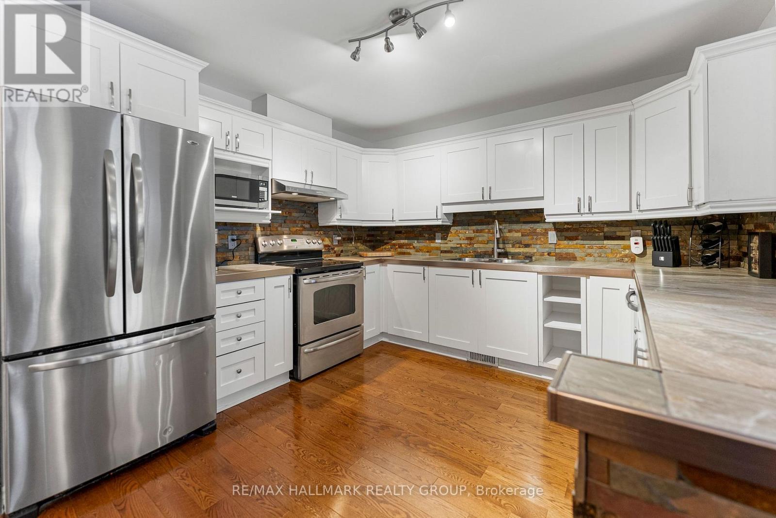 62 Whalings Circle, Ottawa, ON - Indoor Photo Showing Kitchen With Stainless Steel Kitchen With Double Sink