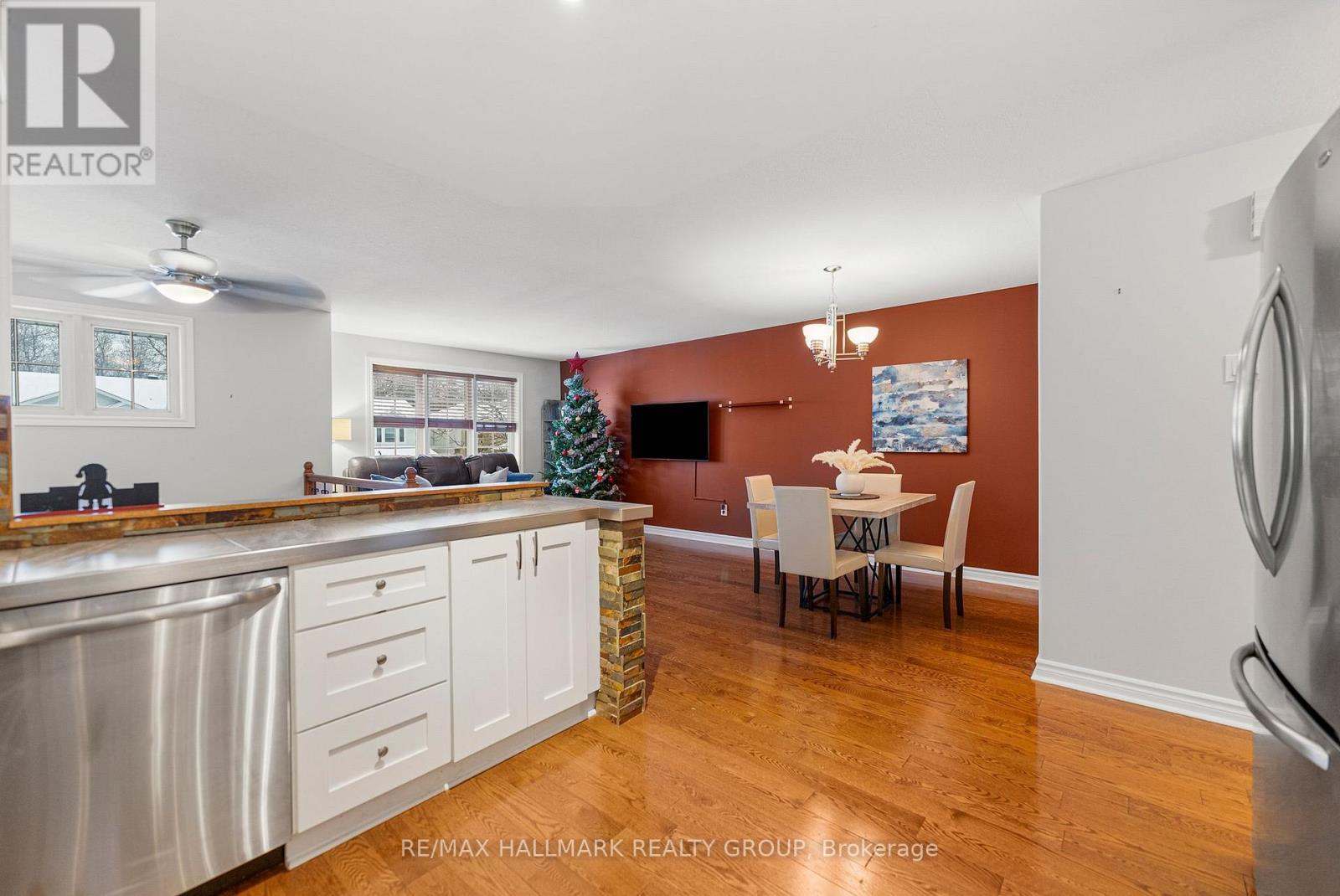 62 Whalings Circle, Ottawa, ON - Indoor Photo Showing Kitchen
