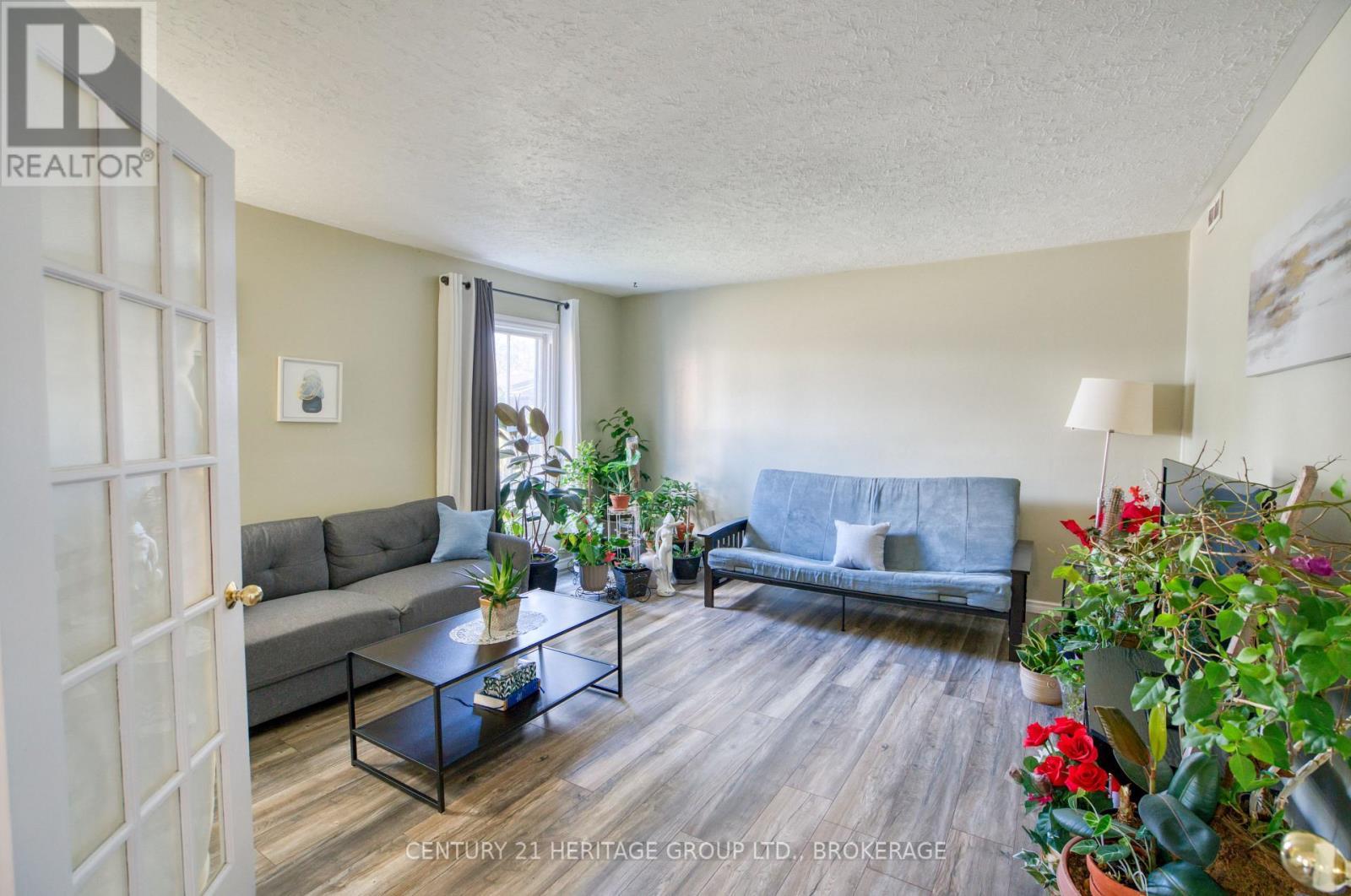 143 Green Street, Deseronto (Deseronto (Town)), ON - Indoor Photo Showing Living Room