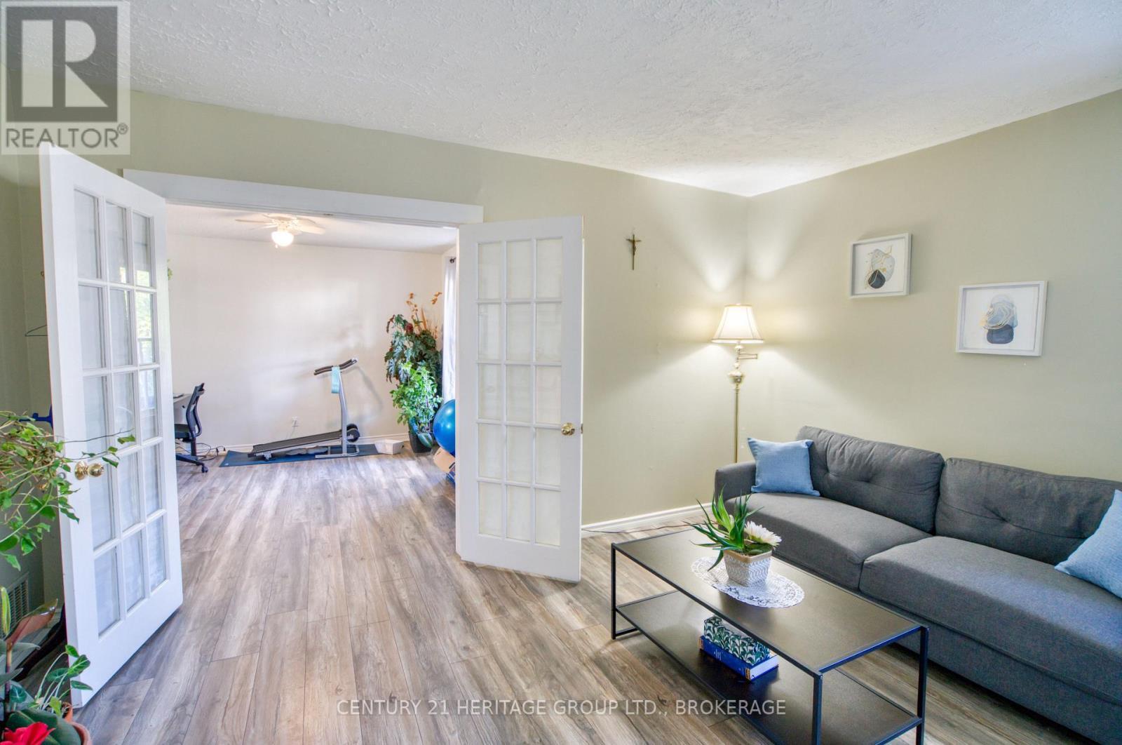 143 Green Street, Deseronto (Deseronto (Town)), ON - Indoor Photo Showing Living Room