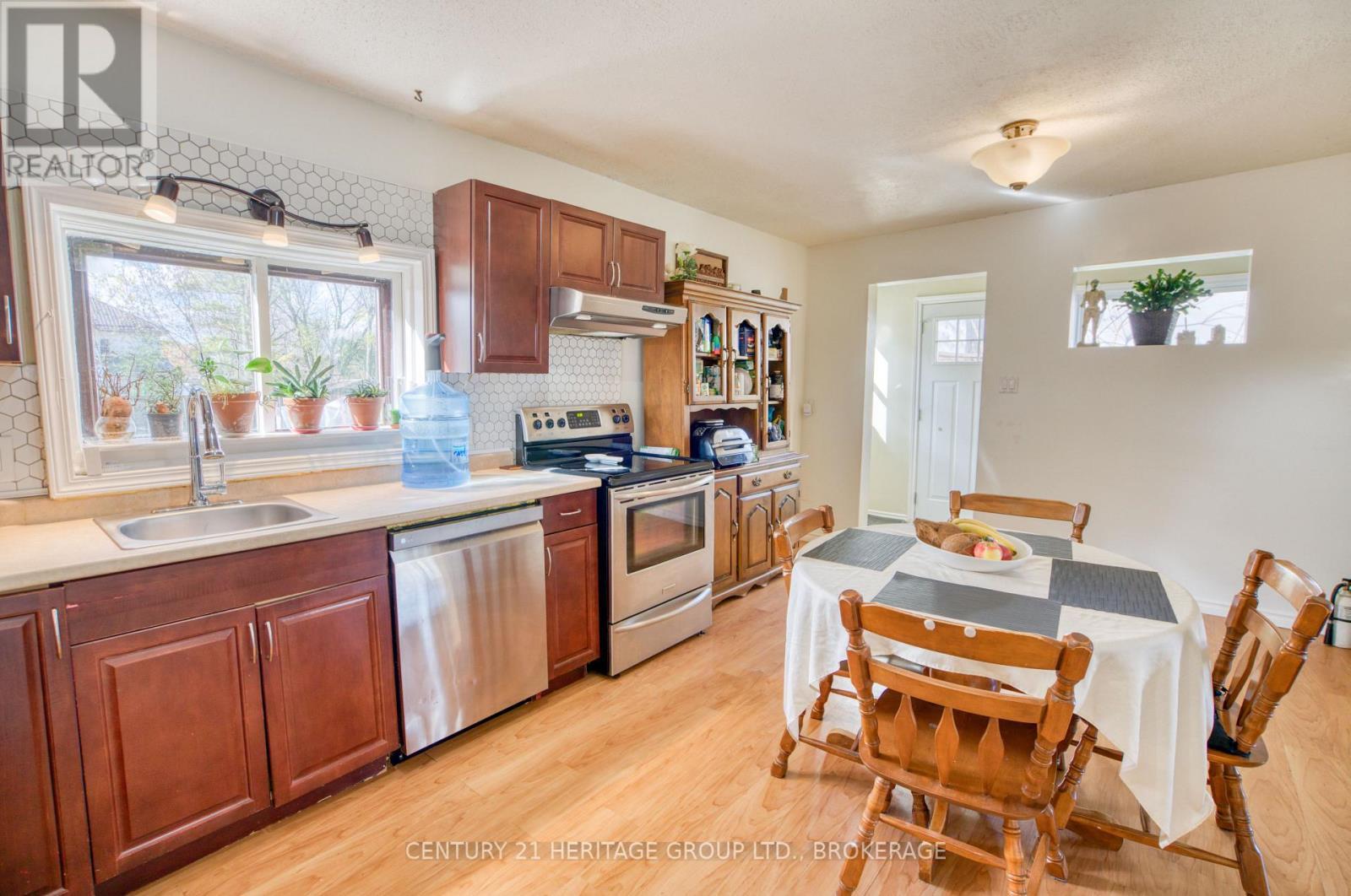 143 Green Street, Deseronto (Deseronto (Town)), ON - Indoor Photo Showing Kitchen