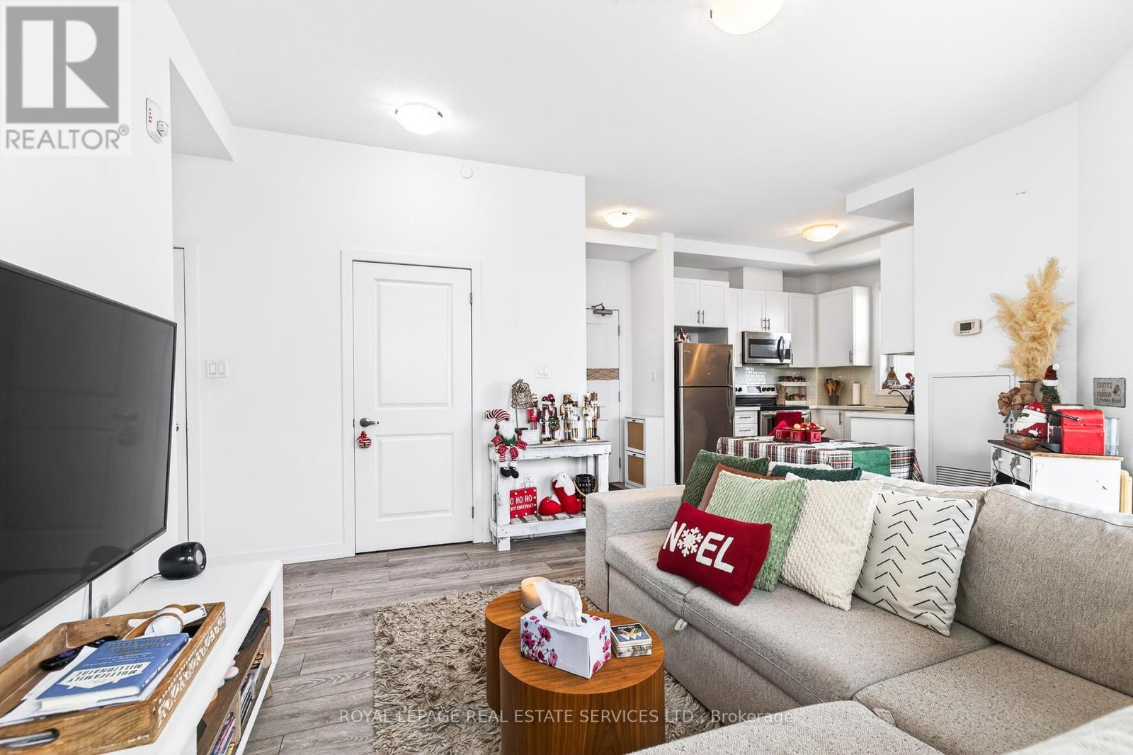 631 - 125 Shoreview Place S, Hamilton, ON - Indoor Photo Showing Living Room