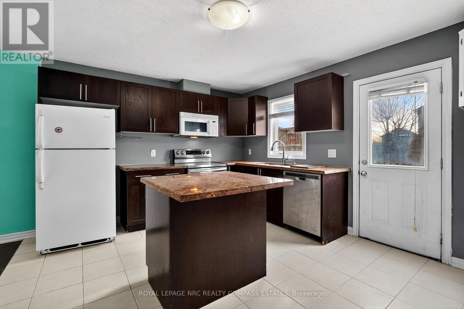 1 - 6117 Kelsey Crescent, Niagara Falls (Forestview), ON