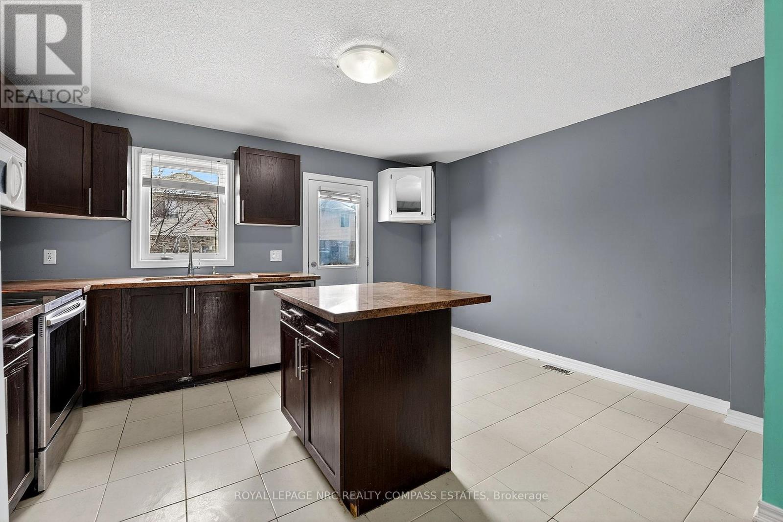 1 - 6117 Kelsey Crescent, Niagara Falls (Forestview), ON