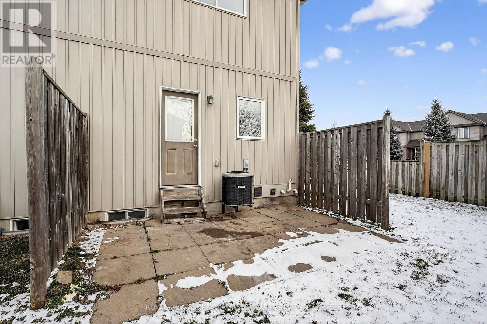 1 - 6117 Kelsey Crescent, Niagara Falls (Forestview), ON