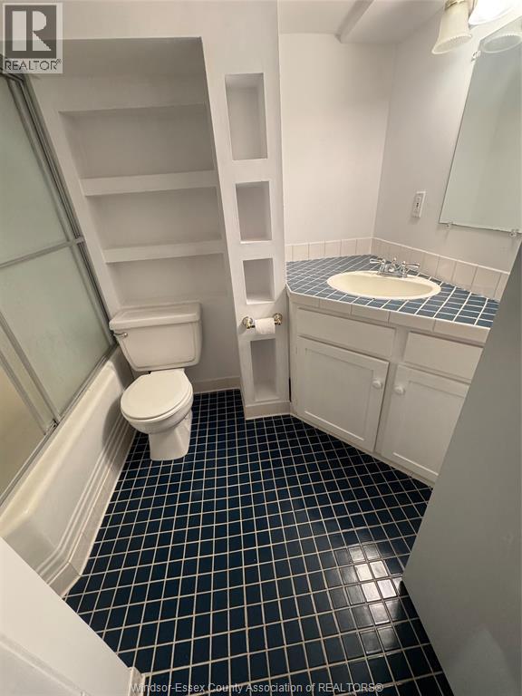 1479 Parent Unit# Lower, Windsor, ON - Indoor Photo Showing Bathroom