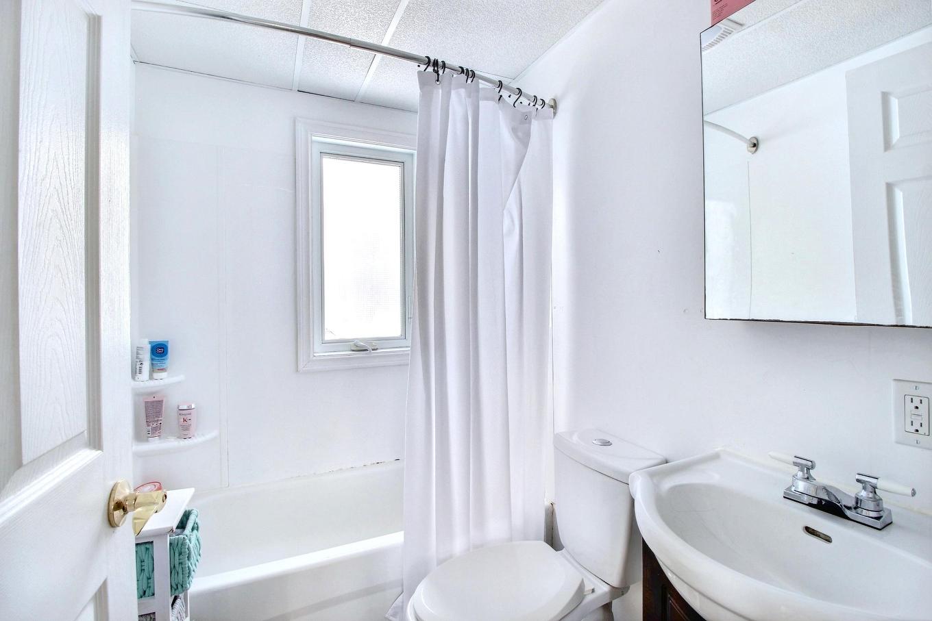 Salle de bains - 2366 - 2368 Rue Saguenay, Rouyn-Noranda, QC - Indoor Photo Showing Bathroom