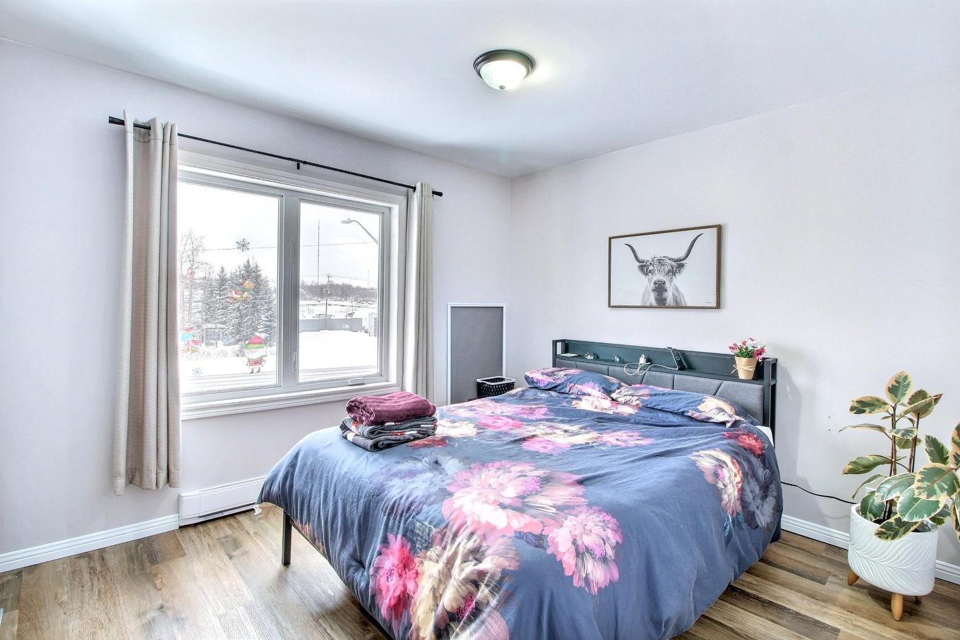 Chambre à coucher - 2366 - 2368 Rue Saguenay, Rouyn-Noranda, QC - Indoor Photo Showing Bedroom