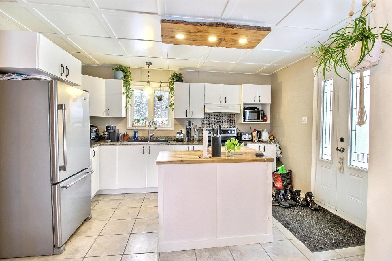 Cuisine - 2366 - 2368 Rue Saguenay, Rouyn-Noranda, QC - Indoor Photo Showing Kitchen