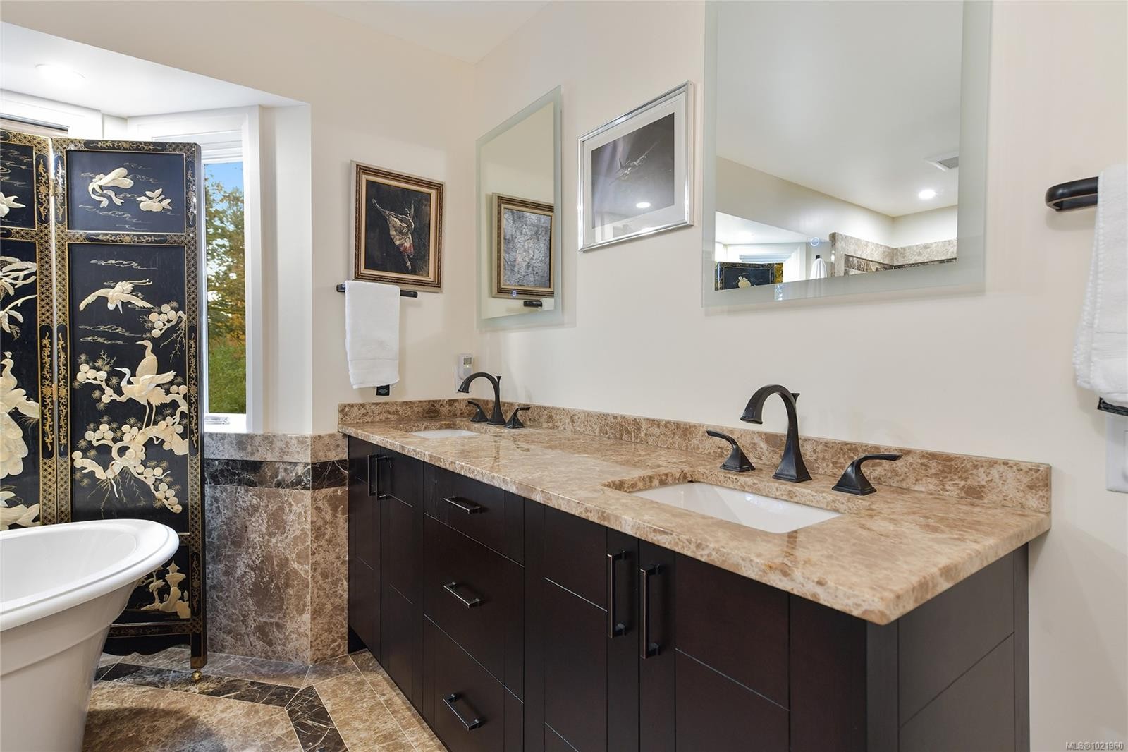 851 Sayward Rd, Saanich, BC