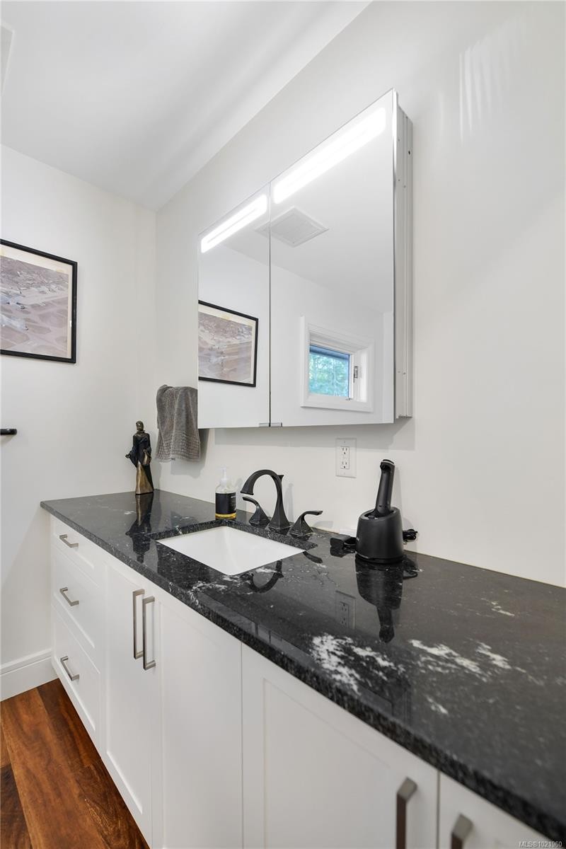 851 Sayward Rd, Saanich, BC