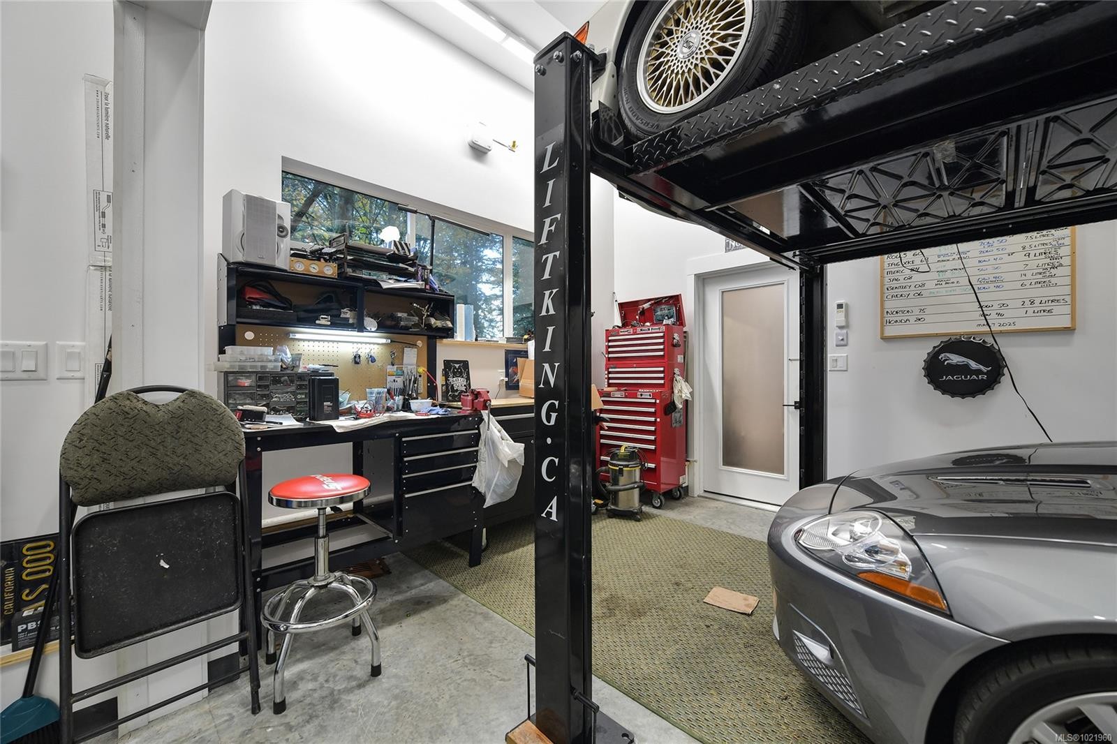 851 Sayward Rd, Saanich, BC