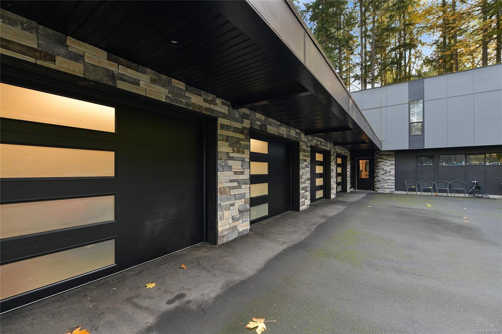 851 Sayward Rd, Saanich, BC