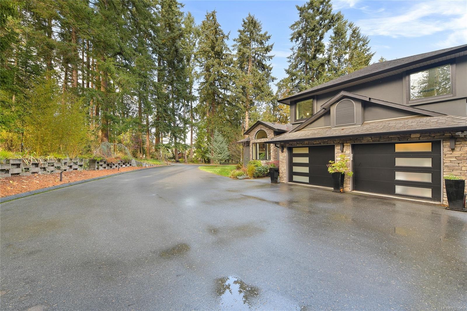 851 Sayward Rd, Saanich, BC